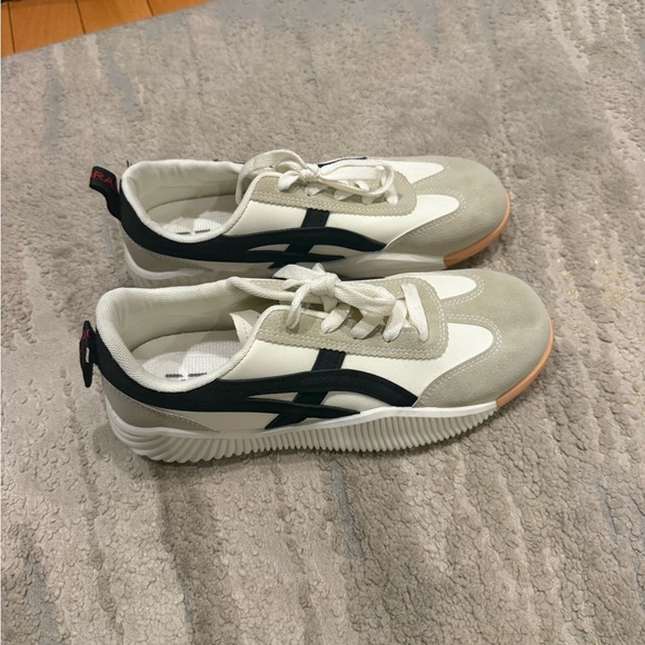 Brand New DeFlorence  Beige and Black Sneakers - Picture 3 of 4